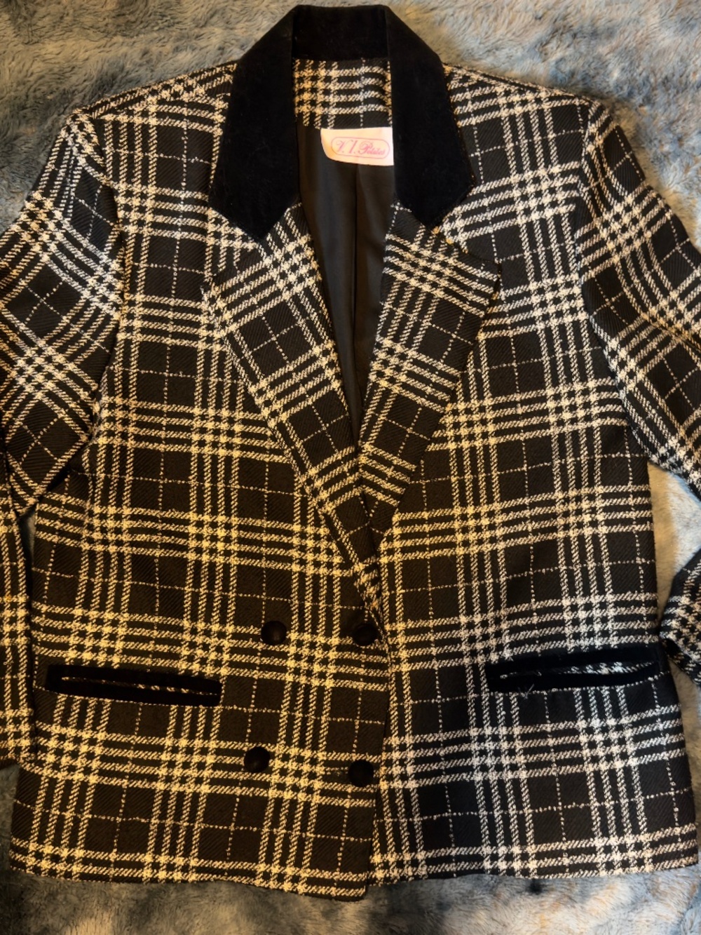 Vintage 80s/90s V.I. Petites Plaid Blazer | Petite | Velvet Collar